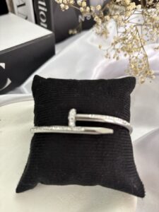 BRACELETE PREGO CRAVEJADO